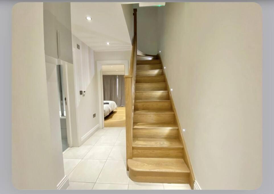 Luxury 4-Bed Apartment With Balcony & Garden, Near Emirates Stadium, 15 Mins To Central Λονδίνο Εξωτερικό φωτογραφία