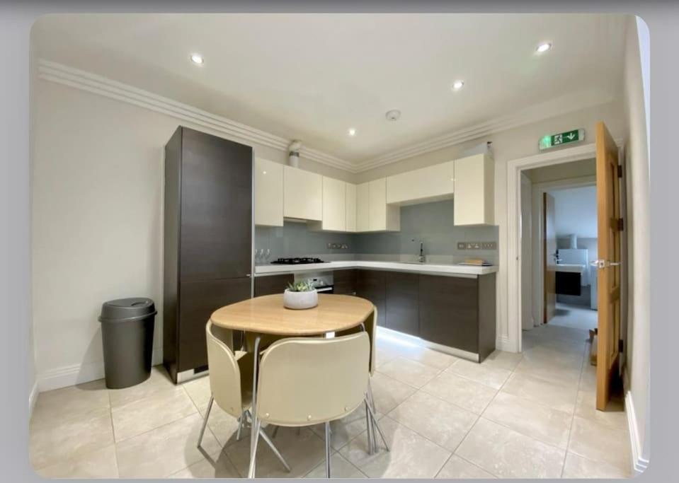 Luxury 4-Bed Apartment With Balcony & Garden, Near Emirates Stadium, 15 Mins To Central Λονδίνο Εξωτερικό φωτογραφία