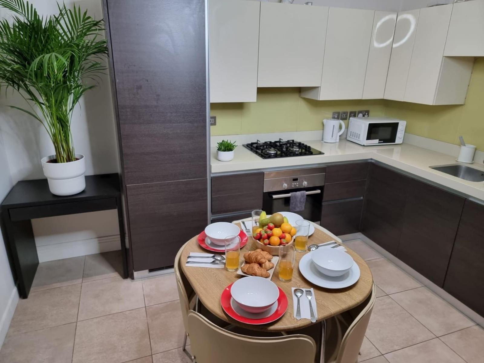 Luxury 4-Bed Apartment With Balcony & Garden, Near Emirates Stadium, 15 Mins To Central Λονδίνο Εξωτερικό φωτογραφία